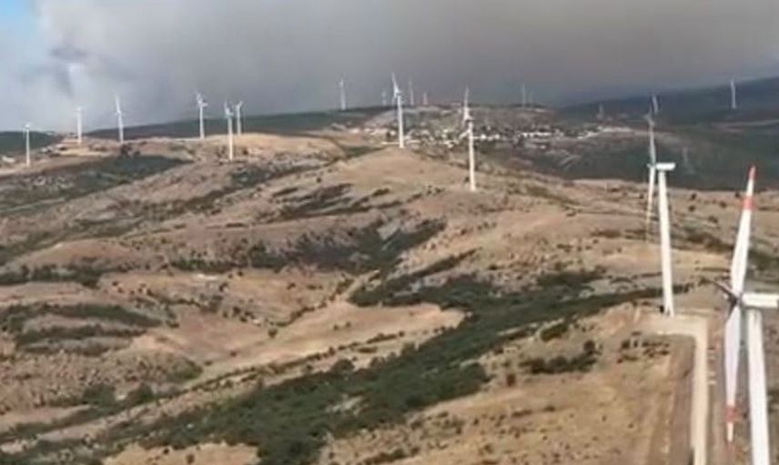 Balıkesir'de orman yangını rüzgar güllerinden görüntülendi