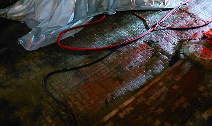 Trabzon'da elektrikli otomobil alev alev yandı: büyük panik yaşandı
