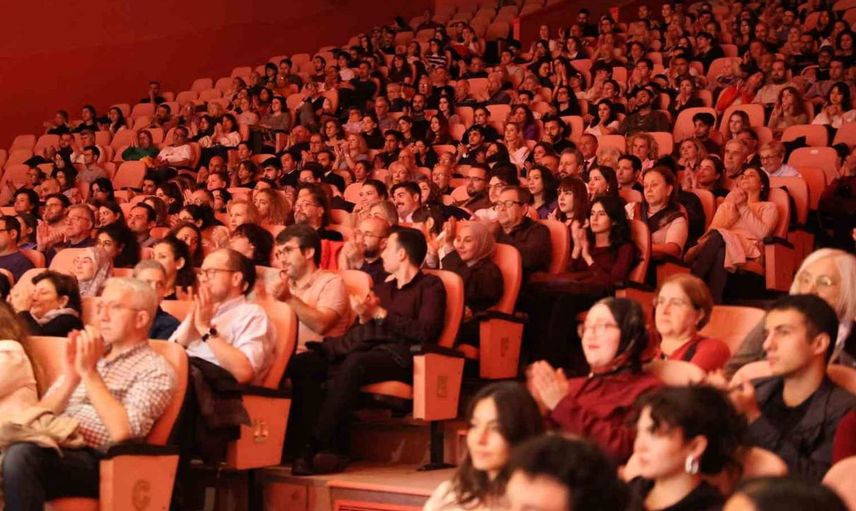 Eskişehir senfonik bir geceye ev sahipliği yaptı: Beethoven, Weber ve Elgar eserleri seslendirildi