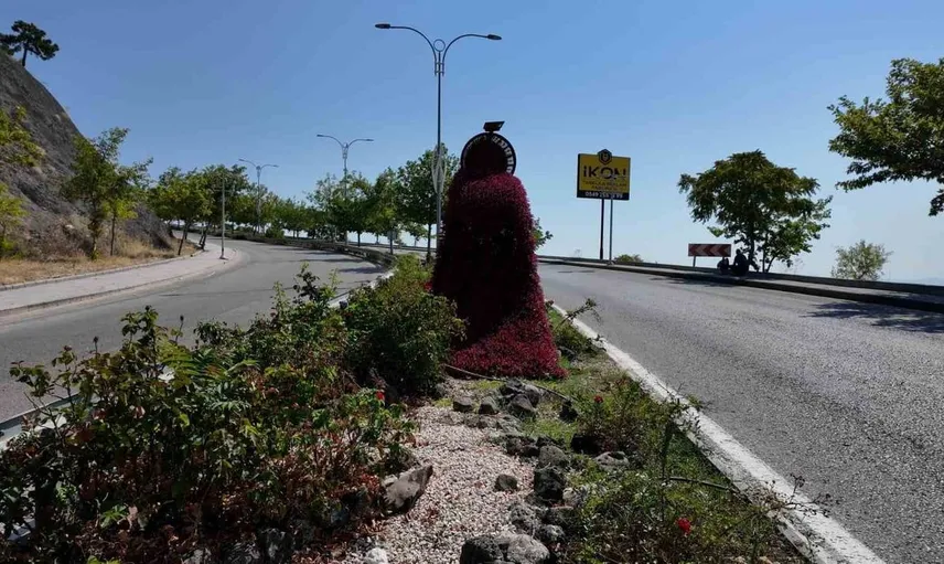 Elazığ'da tarihi güzelliklere estetik dokunuşlar: Harput yolu yenileniyor