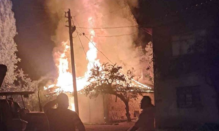Menteş köyündeki besihanede meydana gelen yangında 4 büyükbaş hayvan hayatını kaybetti