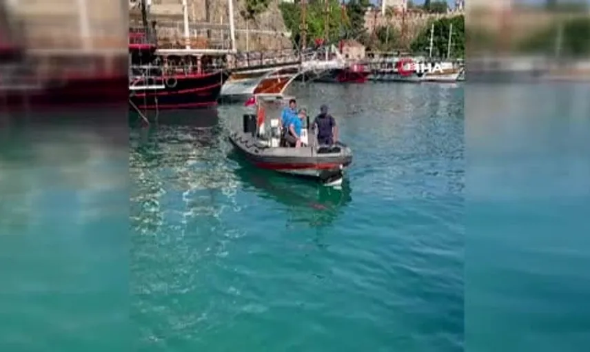 Antalya'da denizde mahsur kalan 15 yaşındaki kız çocuğu kurtarıldı