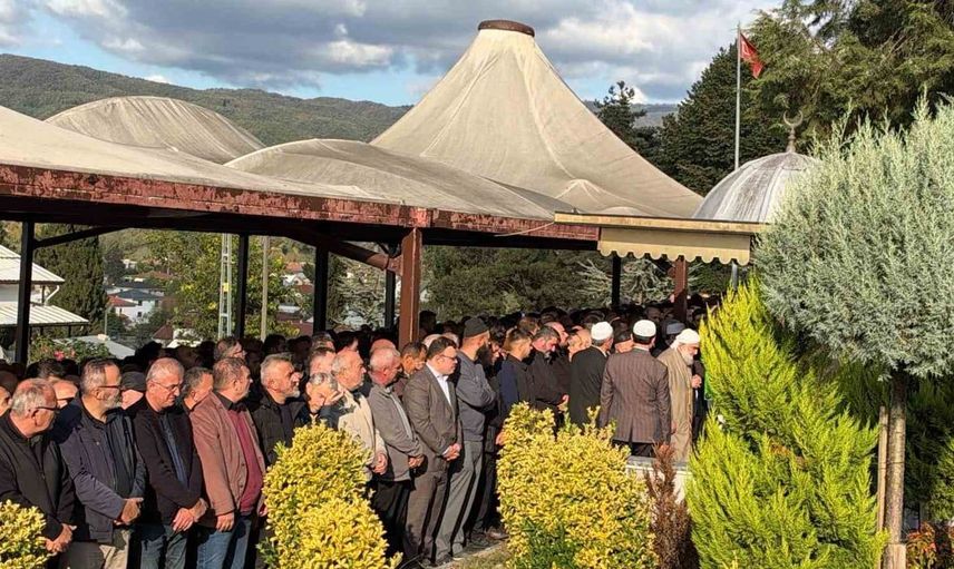 Düzce'de kaybedilen iş adamı Yusuf Akdoğan'a veda: Binlerce insan son yolculuğunda yanında