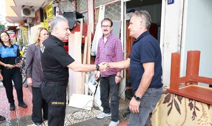 Mersin emniyet müdürü esnaf ve vatandaşlarla buluştu