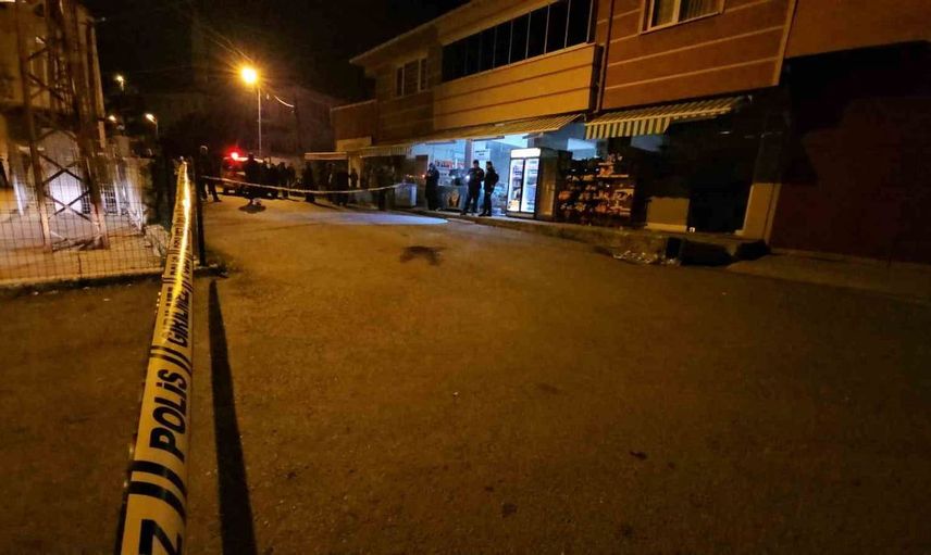 Boşanma aşamasındaki eşine ve gence ateş açtı: İki kişi ağır yaralı