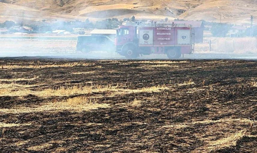 Elazığ'ın Kovancılar ilçesinde anız yangını hızla kontrol altına alındı