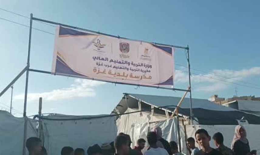 Gazze'de 3 yıl aradan sonra çadırlarda yeni eğitim yılı başladı