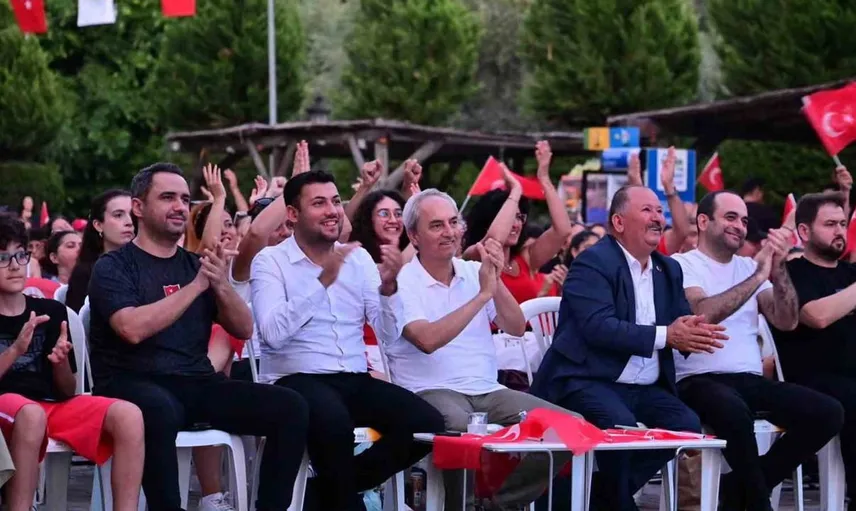 Kepez'de voleybol coşkusu: Şampiyonluk kutlaması Dokumapark'ta yapıldı