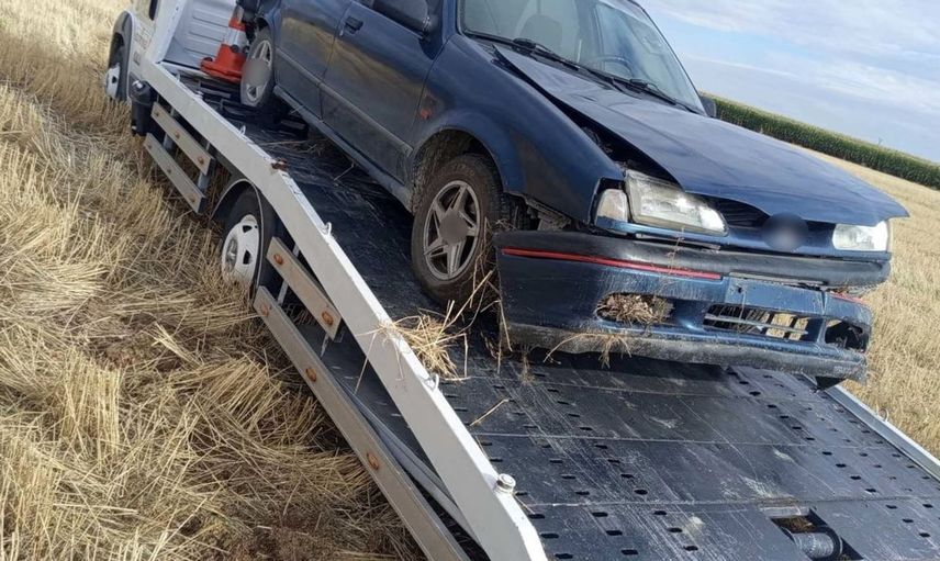 Konya'da otomobil şarampole devrildi: İki kişi yaralandı