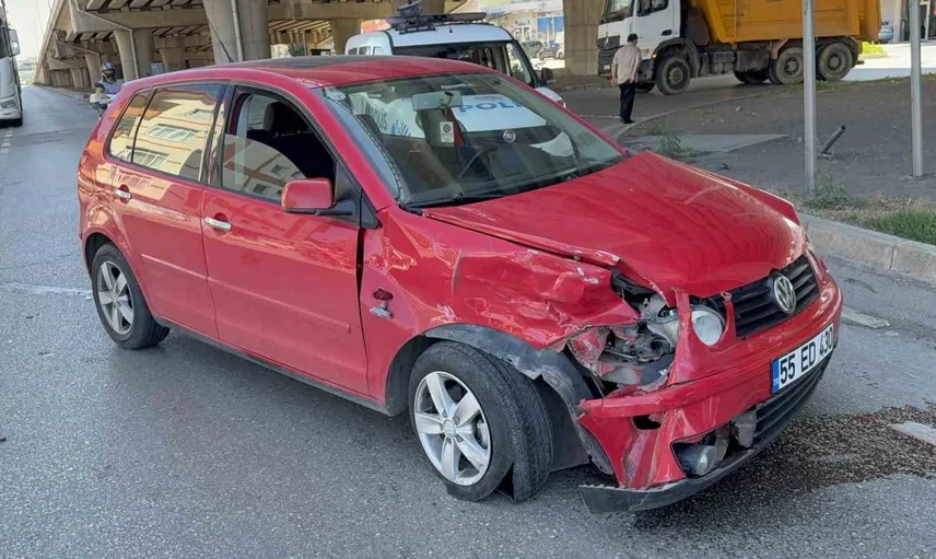 Samsun'da motosiklet ve otomobil çarpışması: 2 yaralı, hayatı tehlikede
