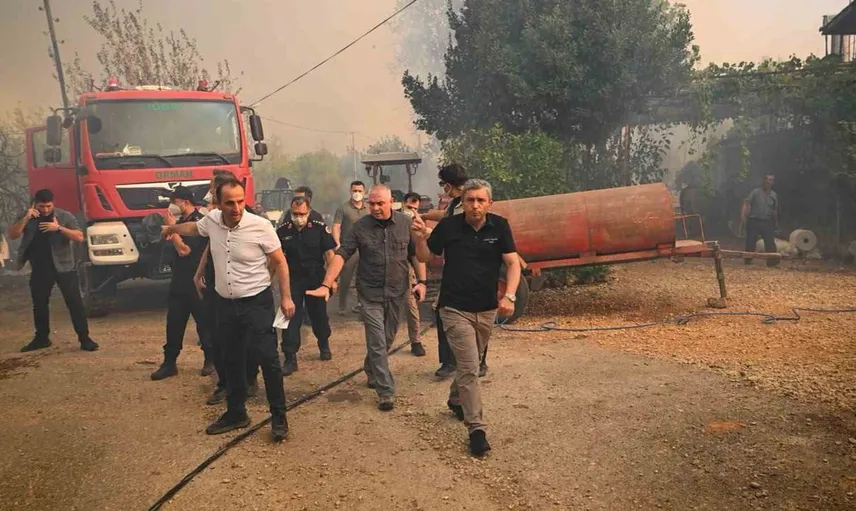 Antalya'daki yangınlarla ilgili son durum: Aksu'daki tehlike azaldı, Kumluca'da enerji düşürüldü