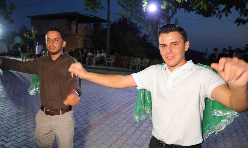 Kahramanmaraş'ta ikiz kardeşler, askerlik heyecanını birlikte yaşıyor