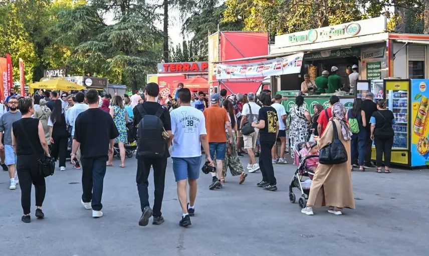 İzmir fuarında gastronomi keyfi: Ferah gıda alanı dikkat çekiyor