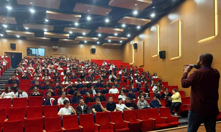 Afyonkarahisar'da gençlere yönelik önemli çalışma: 2 bin 700 öğrenciye ulaşıldı