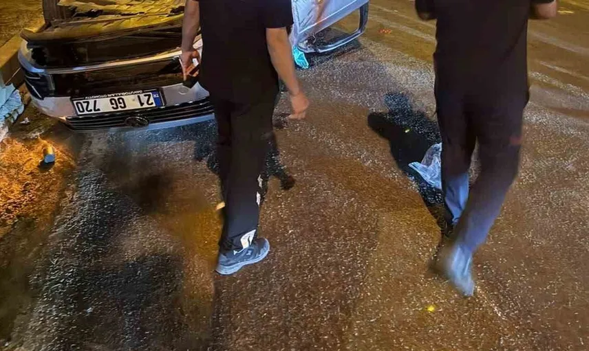 Diyarbakır'da takla atan otomobilin sürücüsü hastaneye kaldırıldı