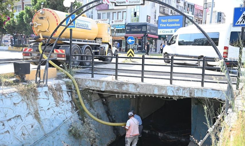 Kuşadası Belediyesi Damlacık Deresi'nde temizlik seferberliği başlattı