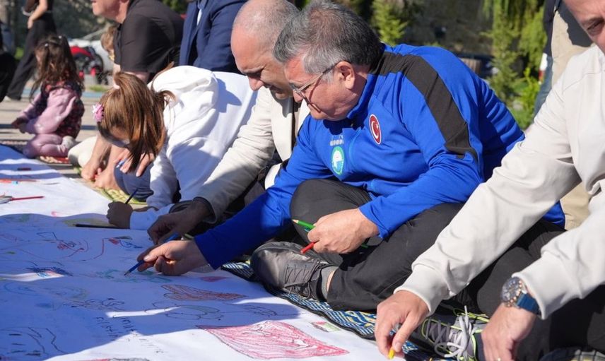 Sinop'ta çocuklar, Filistinli yaşıtları için umut dolu resimler çizdi