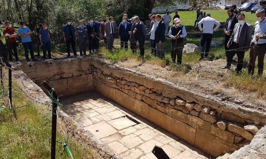 Antik havuz 20 yıl aradan sonra yeniden suyla buluştu