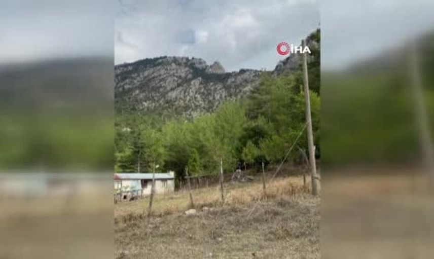 Kozan'daki deprem anında kayalar koparak vatandaşları paniğe soktu