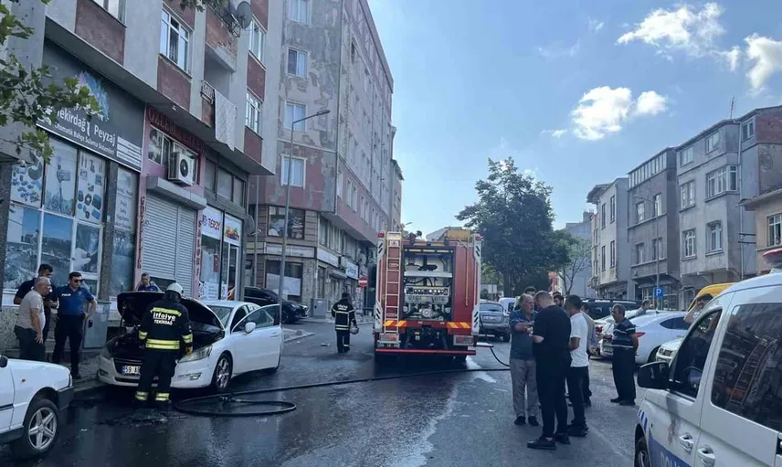Çorlu'da park halindeki otomobilde yangın paniği