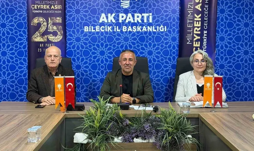 Bilecik'te ak parti yönetimi haftalık toplantıda bir araya geldi