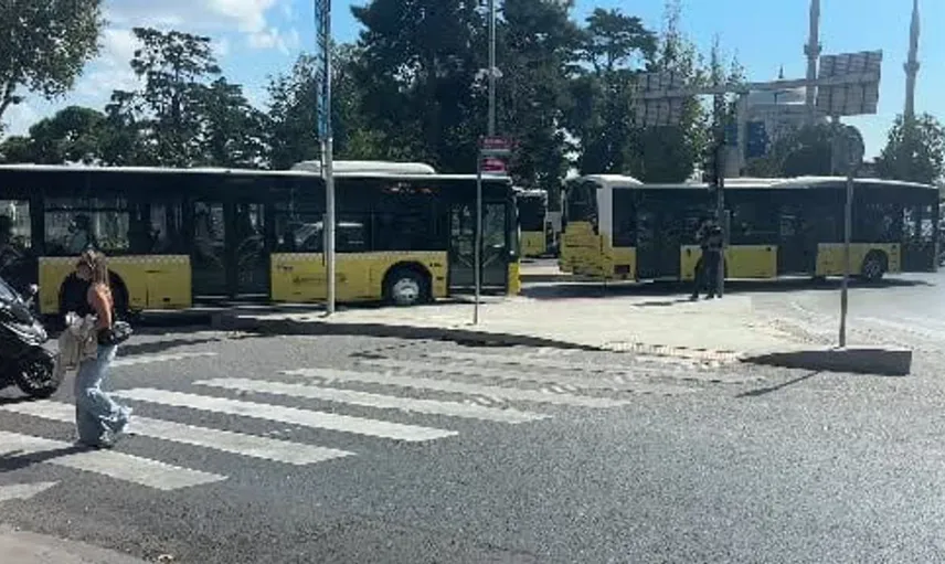 Yaya geçidinde yol verme yüzünden çıkan kavga hastanelik etti
