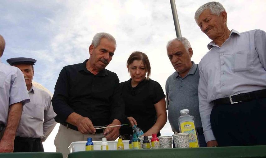 Ebru sanatıyla yaşlıların sanatsal yolculuğu Adıyaman'da başladı