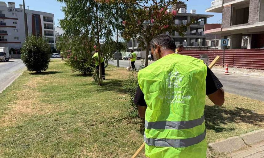 Aydın Büyükşehir’den Çeştepe’de park ve yeşil alanlara bakım