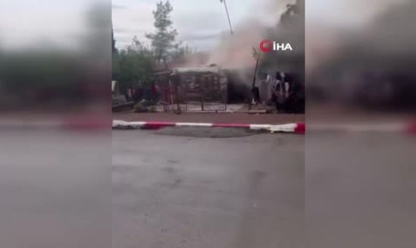 Yangın felaketi: Antalya'da bir gecekondu alevlere teslim oldu