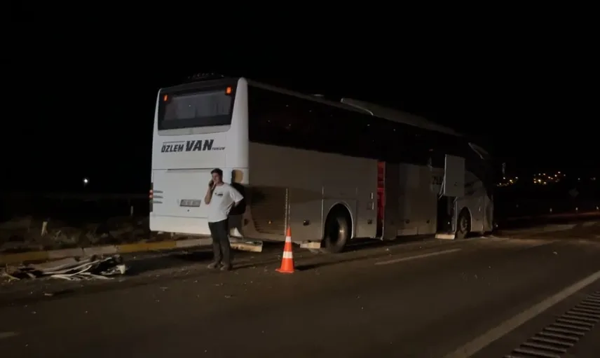 Sivas'ta otobüs ve otomobil çarpıştı: iki kişi yaralandı