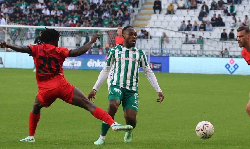 Konyaspor, Gençlerbirliği'ni ilk yarıda geçerek avantaj sağladı