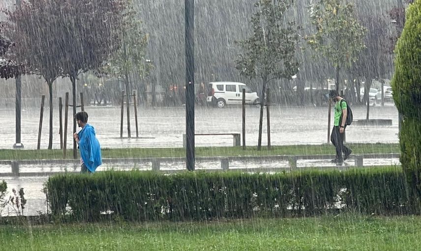 Düzce ve Zonguldak'ta kuvvetli yağış alarmı: Metrekareye 100 kilogramı aşacak