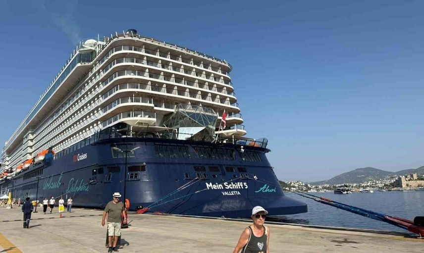 Bodrum'a gelen Mein Schiff 5 yolcu gemisi 2 bin 746 yolcu taşıdı