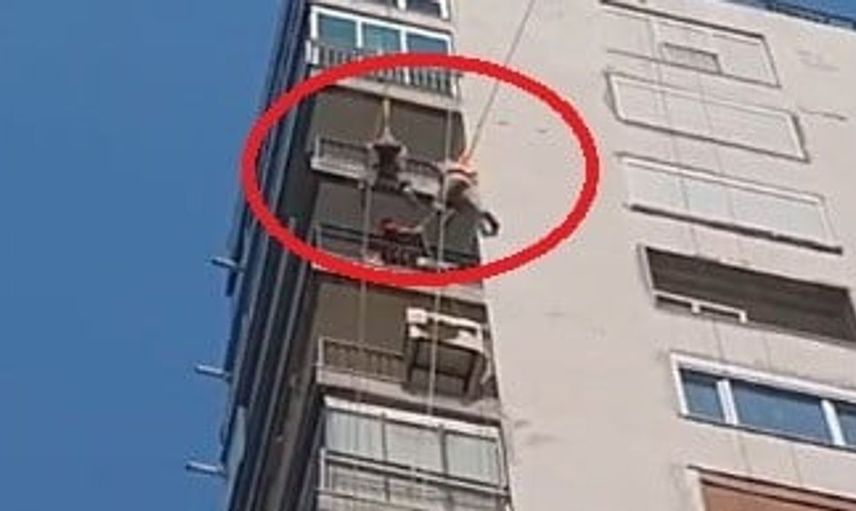 Antalya'daki inşaatta yaşanan tehlikeli durum: İşçiler 13'üncü katta asılı kaldı