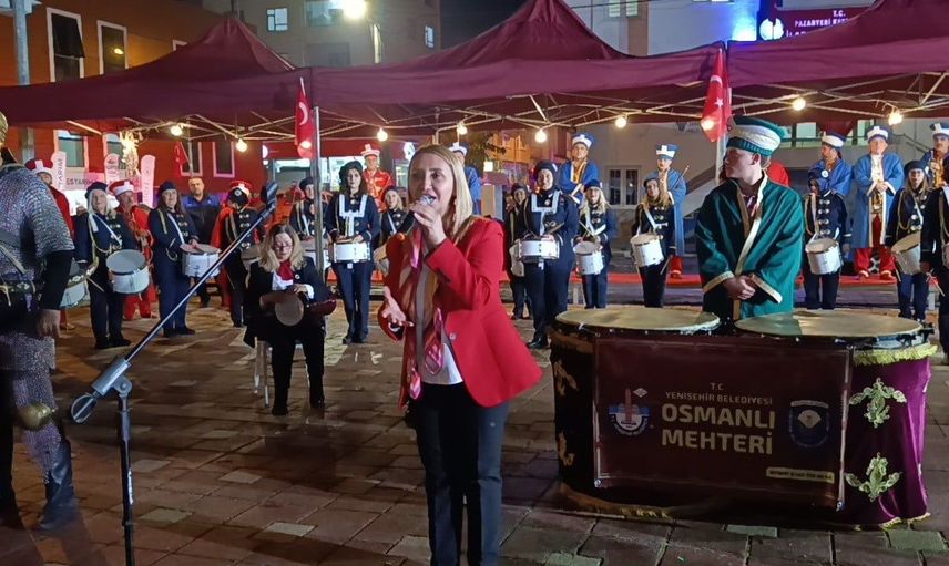 Cumhuriyet yürüyüşünde kadın bando takımı ile coşku doruğa çıktı