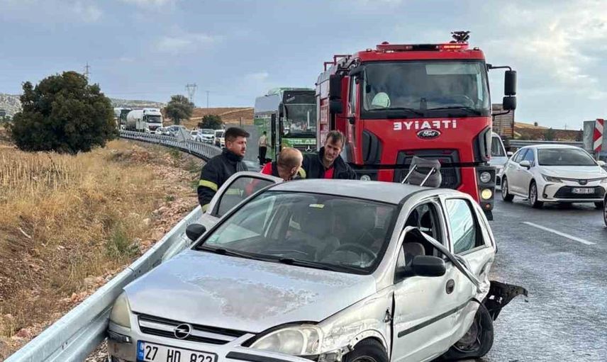 Adıyaman'da zincirleme trafik kazası: Dört araç karıştı, 4 yaralı