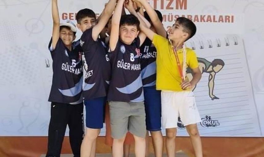 Çermikli sporcular, okullararası yarışmalardan ödüllerle döndü