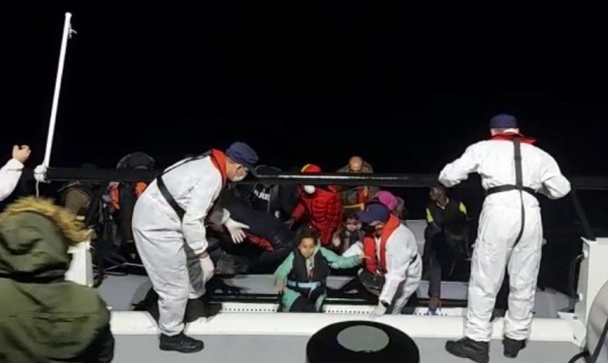 Çeşme Açıklarında 74 Göçmen Kurtarıldı