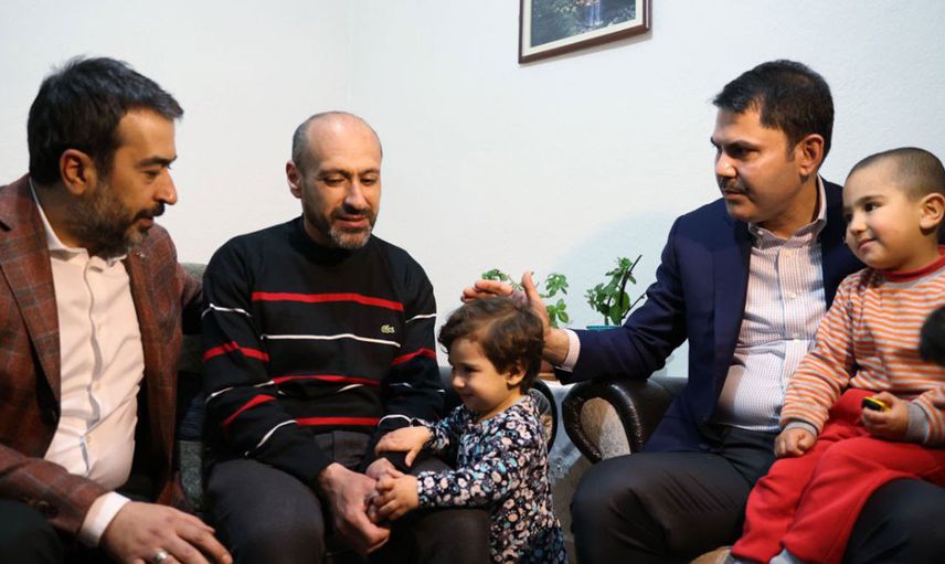 Çevre, Şehircilik ve İklim Değişikliği Bakanı Murat Kurum iftar sonrası Gölbaşı’nda vatandaşları ziyaret etti