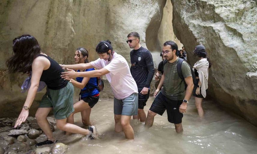 Tarsus'ta doğa tutkunları Kurtçukuru Kanyonu'nda yürüyüş yaptı