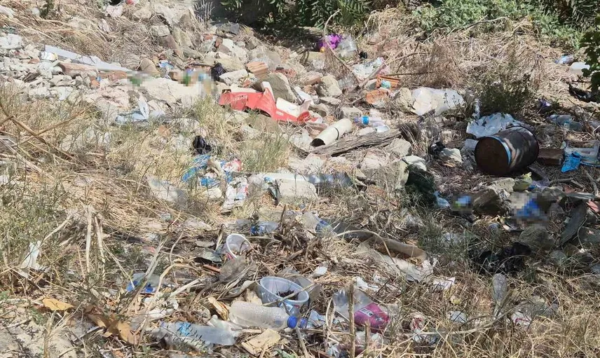 Metruk alan atık yığını haline geldi: Öğrenci velileri çözüm bekliyor