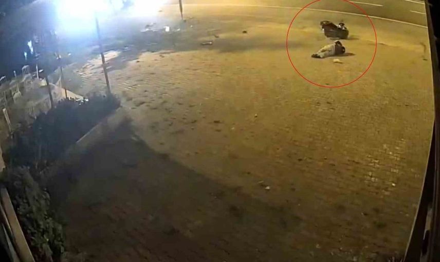 Kontrolden çıkan motosiklet trafik levhasına çarptı: 17 yaşındaki sürücü yaralandı
