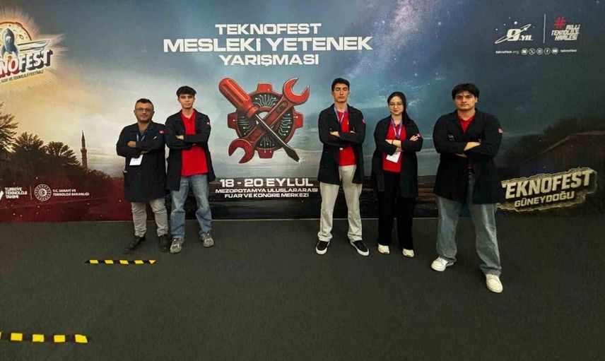 İzmirli öğrenciler tekno fest 2026 finallerinde gövde gösterisi yaptı