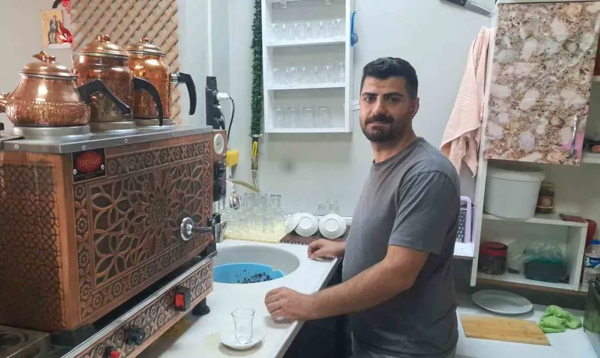 Erzurum'daki çay evi, adisyon fişlerine anlam dolu mesajlar ekliyor