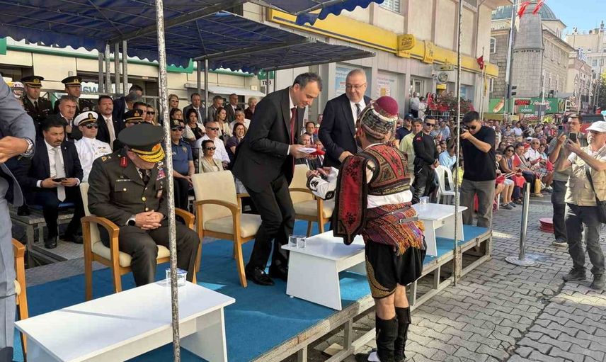 Edremit kurtuluşunun 104. yılı coşku dolu etkinliklerle kutlandı