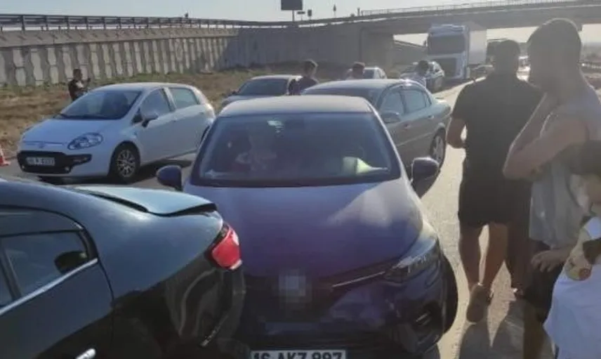Bursa'da 5 araçlı zincirleme kaza: Bir yaralı
