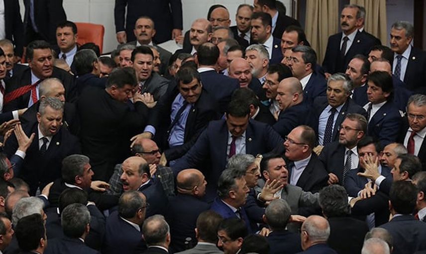 CHP İstanbul’da büyük kavga: Meclis üyesi ve İlçe Başkan Yardımcısı hastanelik oldu