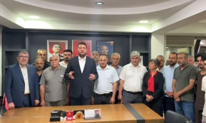 CHP Malatya’da devir krizi: Yeni il başkanı çilingirle parti binasına girdi