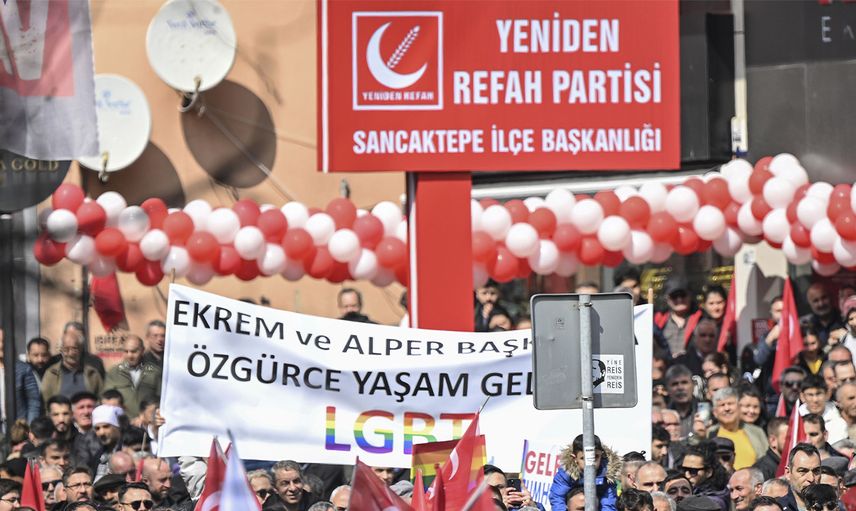 Yine skandal yine CHP: Çekmeköy-Sancaktepe-Sultanbeyli metro hattı açılışında dikkat çeken pankart