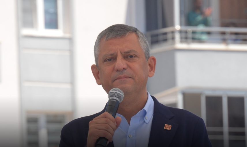 CHP'de Özgür Özel ve ekibine yakın 28 Parti Meclisi üyesi istifa etti